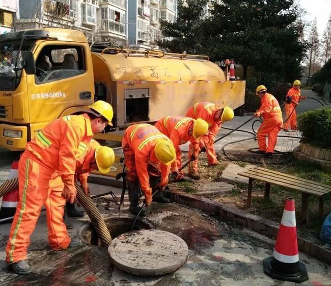 扎鲁特市政管道清淤