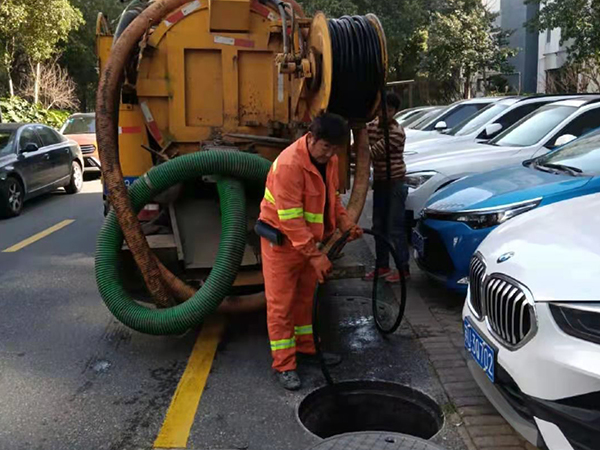 扎鲁特排污管道清淤